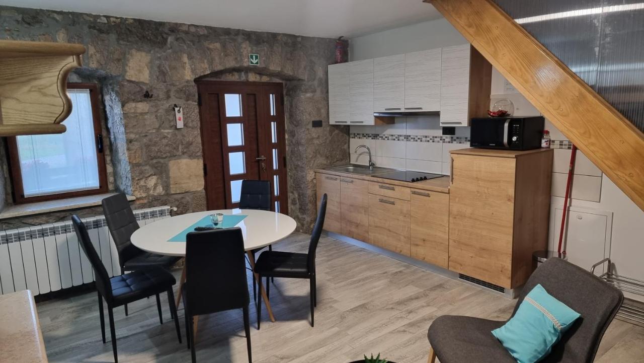 Villa Kos Lupoglav  Eksteriør billede