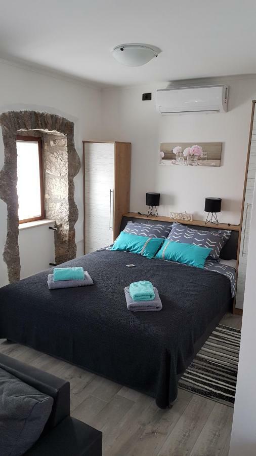Villa Kos Lupoglav  Eksteriør billede