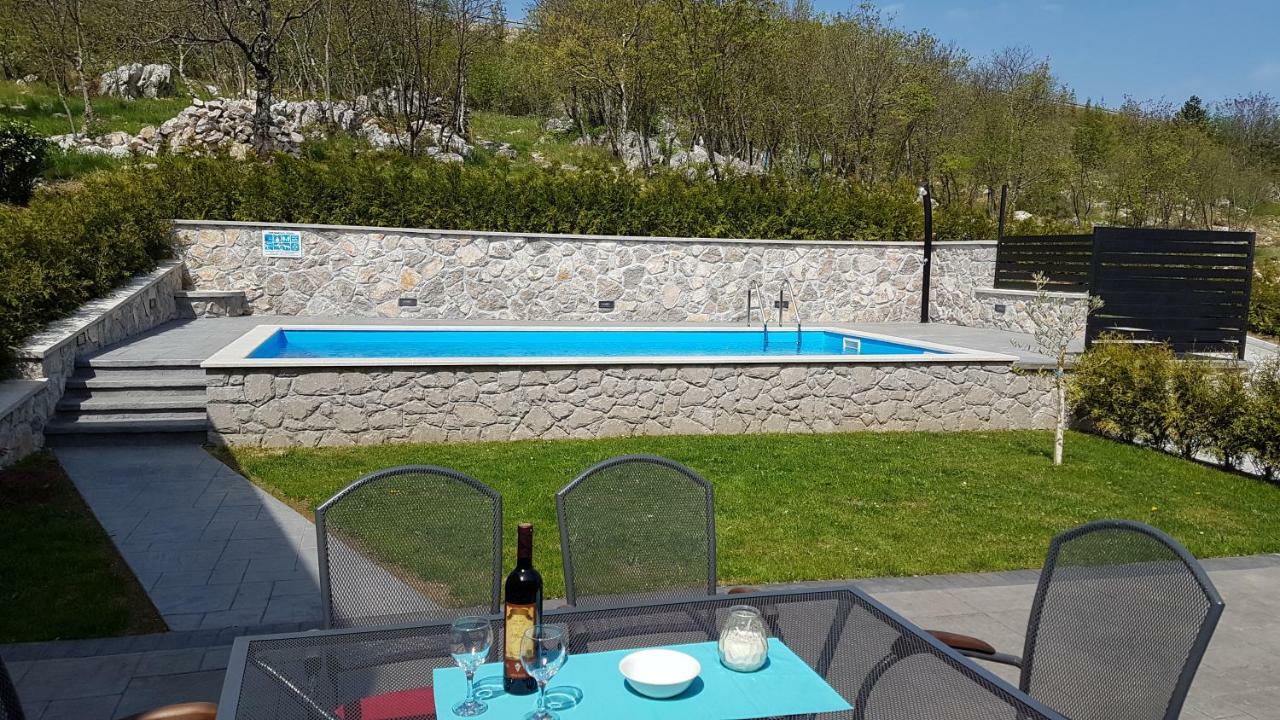 Villa Kos Lupoglav  Eksteriør billede