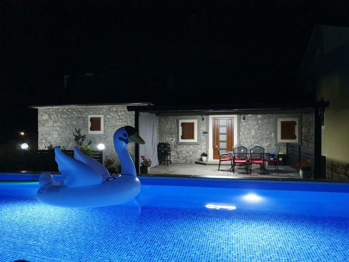 Villa Kos Lupoglav  Eksteriør billede